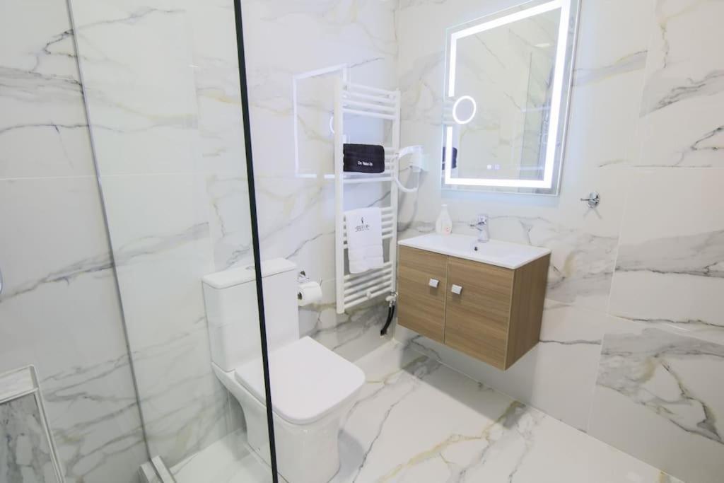 וולוס La Casa New Central Coastal Apartment & Jacuzzi מראה חיצוני תמונה