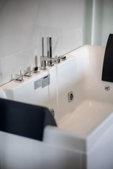 וולוס La Casa New Central Coastal Apartment & Jacuzzi מראה חיצוני תמונה
